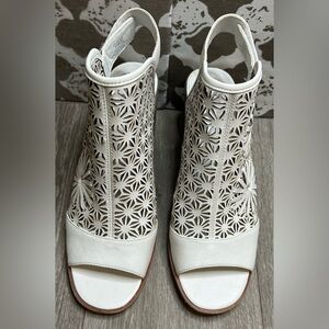 Vince Camuto Kalison Open Toe Stacked Heel Sandals, Women’s, Size 9.5, Shoes